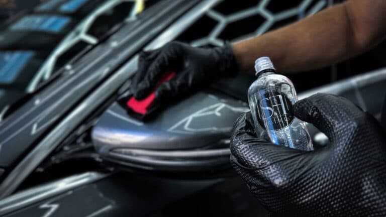 Echipa noastră de detailing la lucru în centrul nostru din București